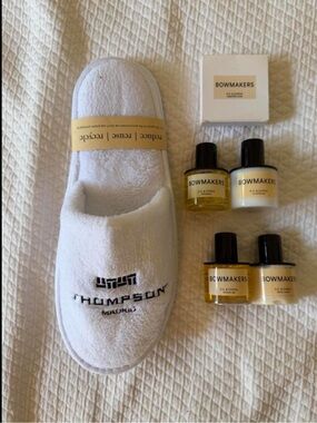 D.S. & Durga Bowmakers Bath Set & Thompson Madrid Slippers New